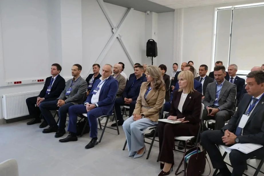 Дмитрий Демешин поддержал идею продвижения региональных цифровых продуктов под брендом «Сделано в Хабаровском крае» Дмитрий Демешин поддержал идею продвижения региональных цифровых продуктов под брендом «Сделано в Хабаровском крае»