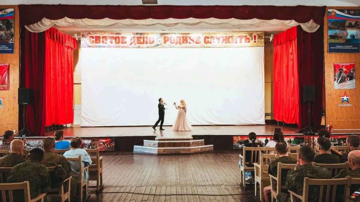 Солисты Хабаровского музыкального театра выступили с концертом в поддержку участников и ветеранов СВО Солисты Хабаровского музыкального театра выступили с концертом в поддержку участников и ветеранов СВО