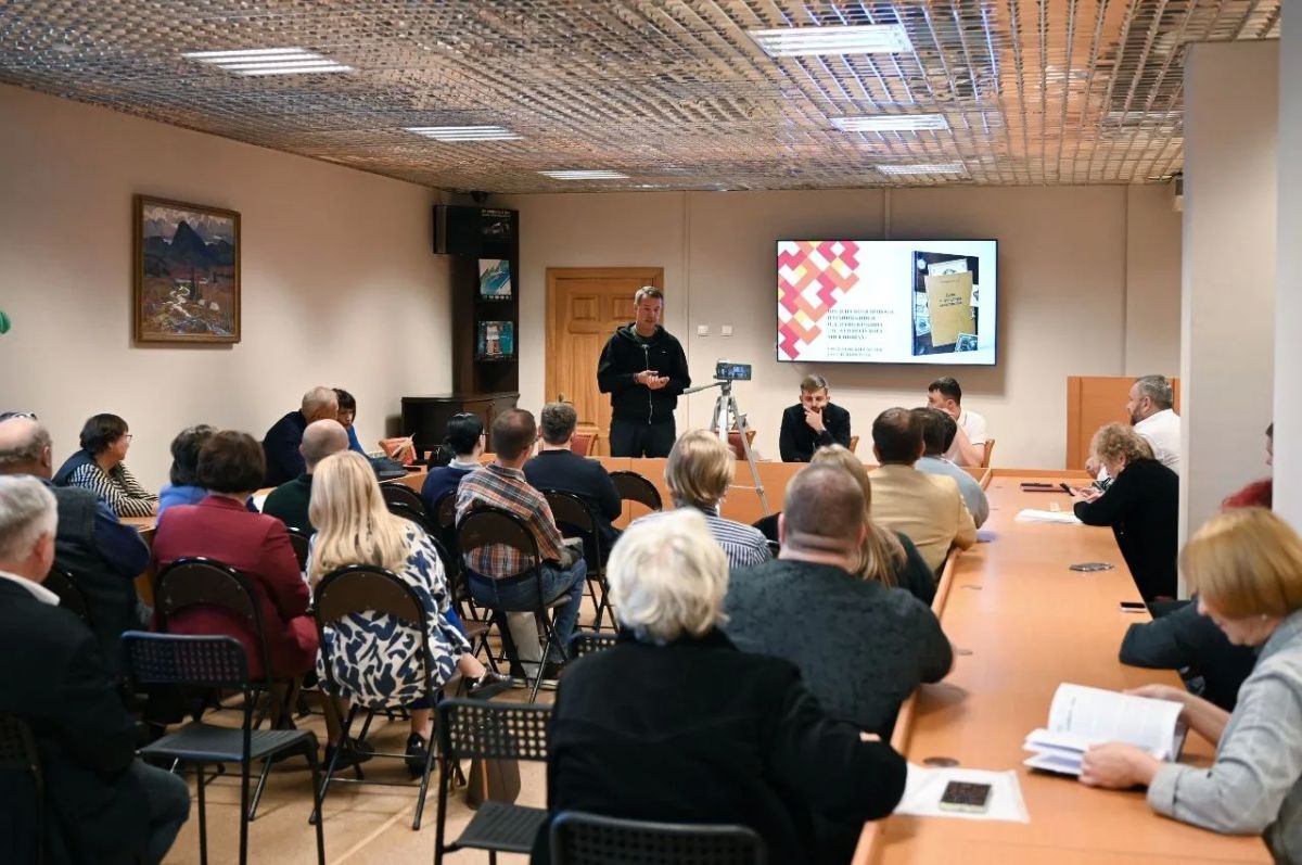 В Гродековском музее презентовали переиздание бестселлера Николая Наволочкина «Дело о полутора миллионах» В Гродековском музее презентовали переиздание бестселлера Николая Наволочкина «Дело о полутора миллионах»