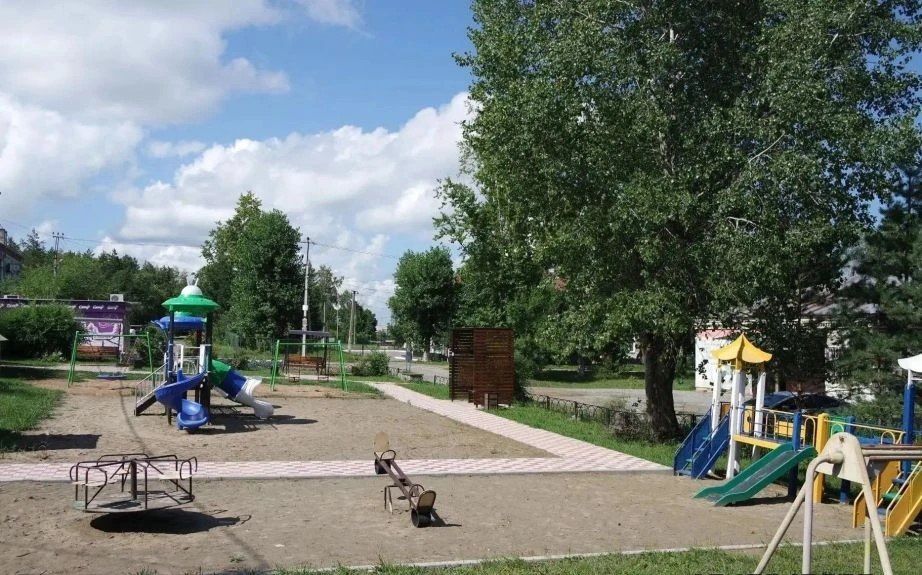 Детскую площадку отремонтировали в селе Князе-Волконском Детскую площадку отремонтировали в селе Князе-Волконском