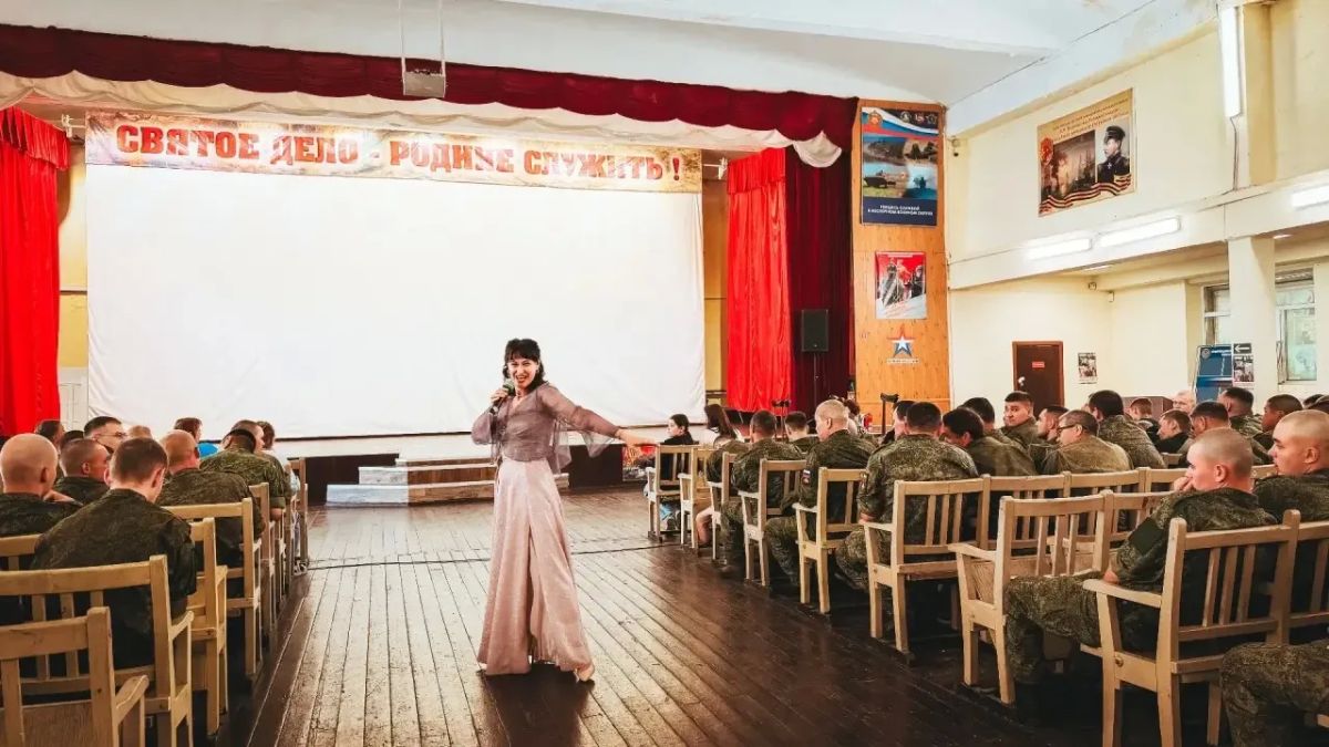 Солисты Хабаровского музыкального театра выступили с концертом в поддержку участников и ветеранов СВО Солисты Хабаровского музыкального театра выступили с концертом в поддержку участников и ветеранов СВО