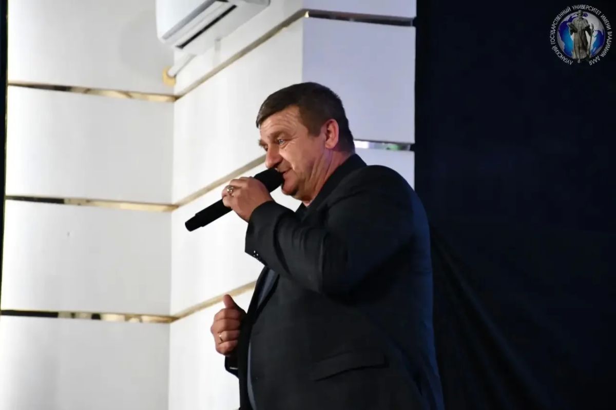 Хабаровские артисты дали благотворительный концерт в одном из крупнейших университетов Луганска Хабаровские артисты дали благотворительный концерт в одном из крупнейших университетов Луганска