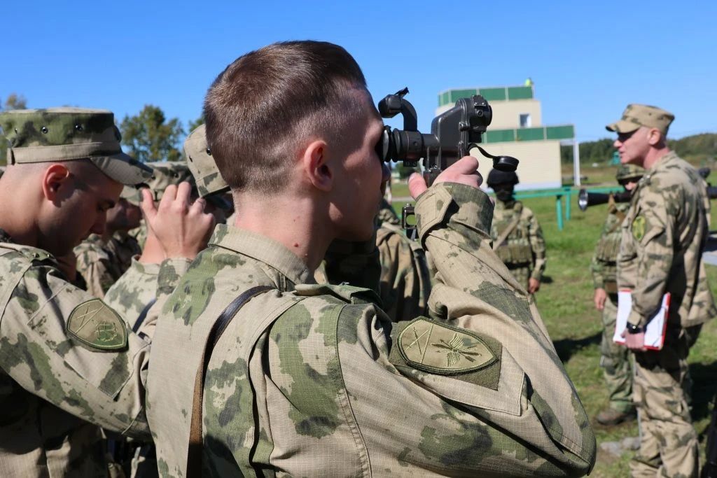 Выпускники военных ВУЗов прибыли на службу в Восточный округ Росгвардии Выпускники военных ВУЗов прибыли на службу в Восточный округ Росгвардии
