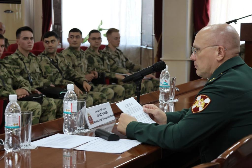 Выпускники военных ВУЗов прибыли на службу в Восточный округ Росгвардии
