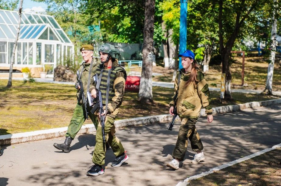 Курс молодого бойца: более тысячи старшеклассников Хабаровского края пройдут учебные сборы по основам военной службы Курс молодого бойца: более тысячи старшеклассников Хабаровского края пройдут учебные сборы по основам военной службы