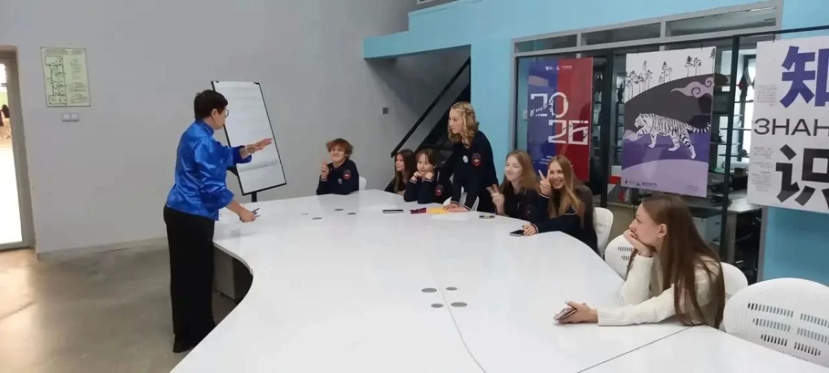 Первые шаги в профессию: школьники пробуют себя в роли будущих педагогов Первые шаги в профессию: школьники пробуют себя в роли будущих педагогов