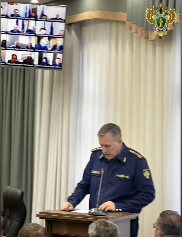Прокурор Хабаровского края провел совещание по подготовке жилищно-коммунального комплекса к зиме Прокурор Хабаровского края провел совещание по подготовке жилищно-коммунального комплекса к зиме