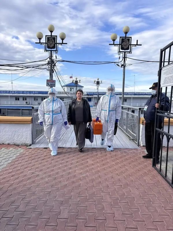 В речном пункте пропуска Хабаровск прошли тактико-специальные учения В речном пункте пропуска Хабаровск прошли тактико-специальные учения