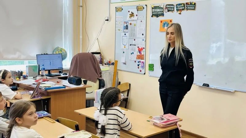 Сотрудники Госавтоинспекции Ванинского района провели урок безопасности для школьников Сотрудники Госавтоинспекции Ванинского района провели урок безопасности для школьников