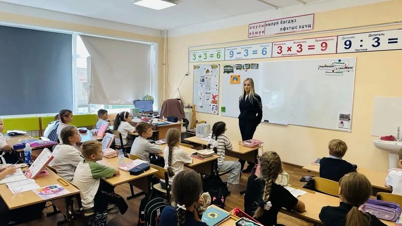 Сотрудники Госавтоинспекции Ванинского района провели урок безопасности для школьников Сотрудники Госавтоинспекции Ванинского района провели урок безопасности для школьников