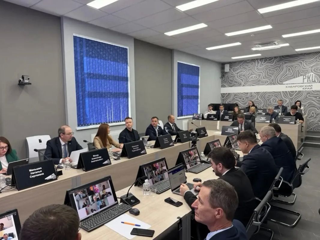 Сегодня в Хабаровске состоялось совещание по вопросам цифровой трансформации и внедрения ИИ в регионе Сегодня в Хабаровске состоялось совещание по вопросам цифровой трансформации и внедрения ИИ в регионе