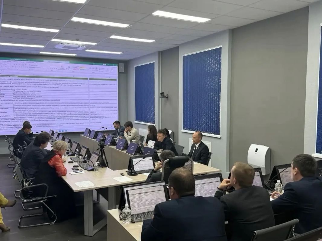 Сегодня в Хабаровске состоялось совещание по вопросам цифровой трансформации и внедрения ИИ в регионе Сегодня в Хабаровске состоялось совещание по вопросам цифровой трансформации и внедрения ИИ в регионе