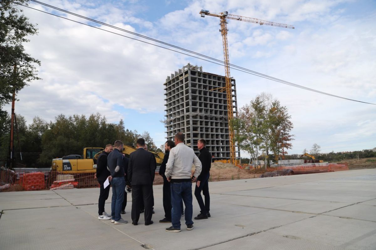 В Хабаровске скоро достроят первый дом «Дальневосточного квартала», а в селе Бычиха через год откроется Дальневосточный центр отдыха и оздоровления детей В Хабаровске скоро достроят первый дом «Дальневосточного квартала», а в селе Бычиха через год откроется Дальневосточный центр отдыха и оздоровления детей