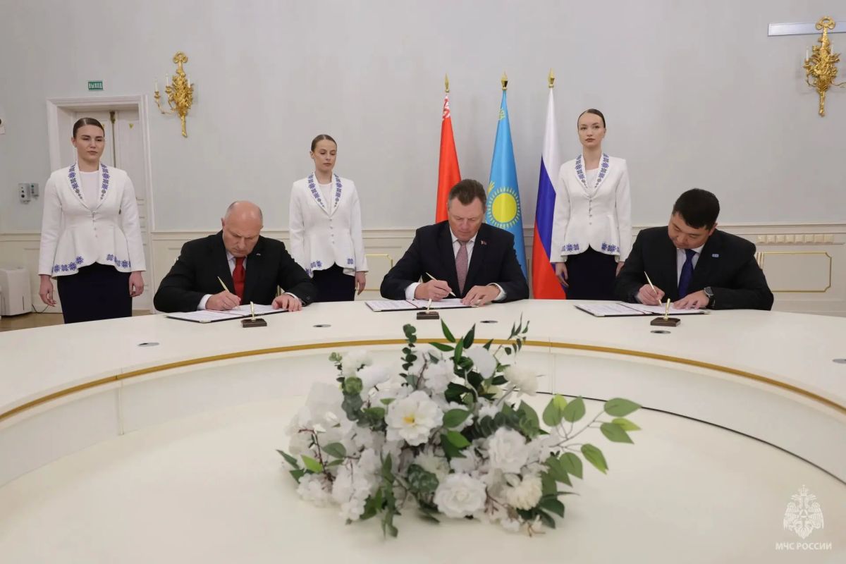 #События_в_мире. Глава МЧС России Александр Куренков прибыл в Республику Беларусь с рабочим визитом #События_в_мире. Глава МЧС России Александр Куренков прибыл в Республику Беларусь с рабочим визитом