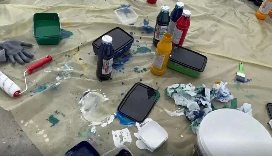 Спортивная набережная у арены «Ерофей» в Хабаровске преображается: вместо граффити – художественные росписи Спортивная набережная у арены «Ерофей» в Хабаровске преображается: вместо граффити – художественные росписи