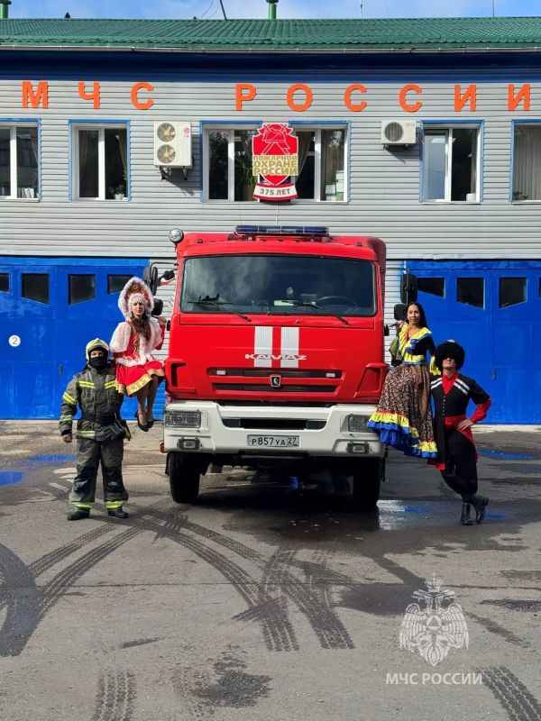 В Хабаровском крае сотрудники МЧС России поучаствовали в фотоконкурсе «В узорах народных — характер героев» В Хабаровском крае сотрудники МЧС России поучаствовали в фотоконкурсе «В узорах народных — характер героев»