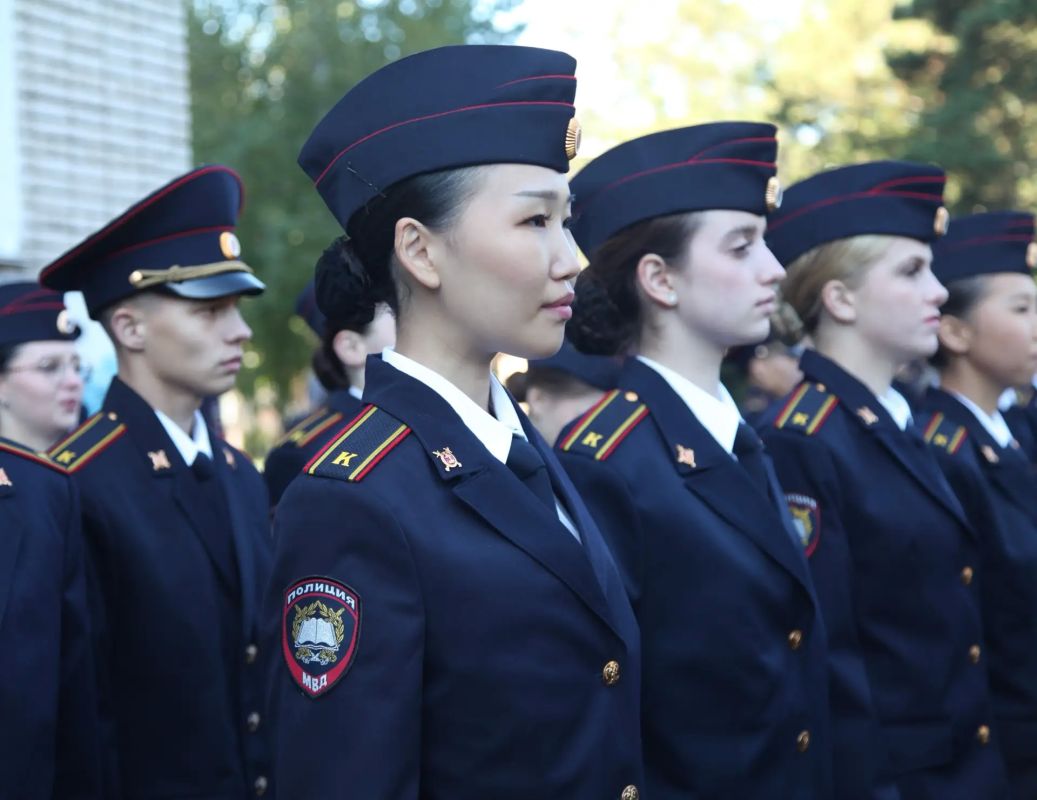 Начальник УМВД России по Хабаровскому краю принял участие в церемонии принятия Присяги курсантами ведомственного института Начальник УМВД России по Хабаровскому краю принял участие в церемонии принятия Присяги курсантами ведомственного института