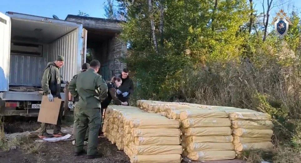 Более 3 тонн черной икры пытались незаконно вывезти в Москву дельцы из Хабаровского края Более 3 тонн черной икры пытались незаконно вывезти в Москву дельцы из Хабаровского края