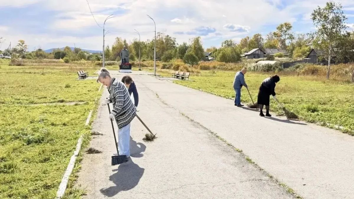 Традиция добрых дел: в Хабаровском крае стартовал осенний субботник Традиция добрых дел: в Хабаровском крае стартовал осенний субботник