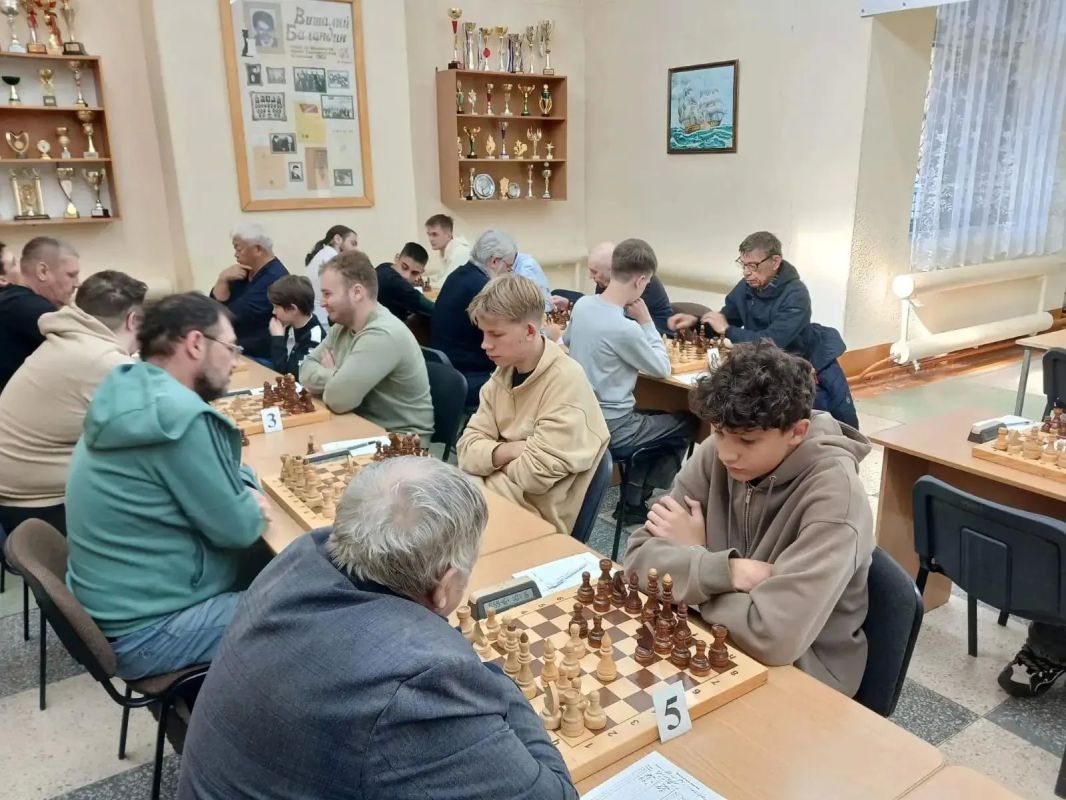 Юный хабаровчанин стал абсолютным чемпионом края по шахматам Юный хабаровчанин стал абсолютным чемпионом края по шахматам