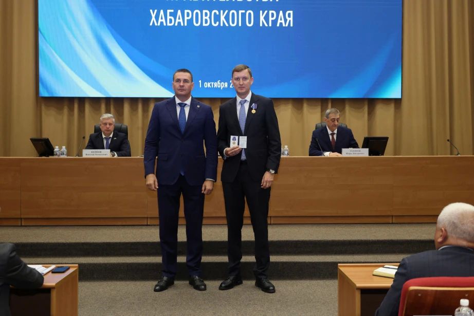 Заслуженное признание: Дмитрий Демешин вручил награды трём женщинам-медикам Хабаровского края Заслуженное признание: Дмитрий Демешин вручил награды трём женщинам-медикам Хабаровского края