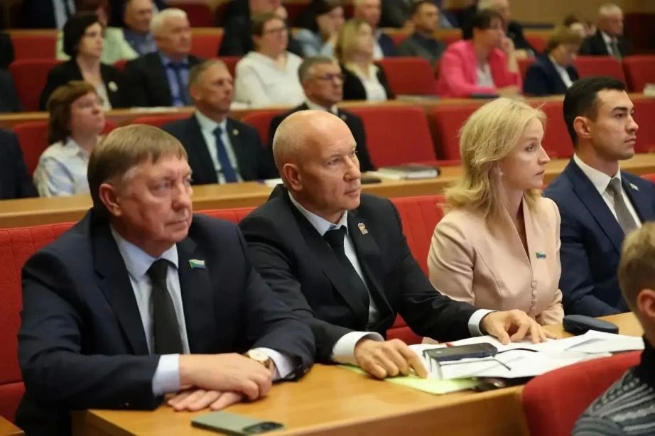Минус 15%: Дмитрий Демешин сокращает руководящий состав правительства Минус 15%: Дмитрий Демешин сокращает руководящий состав правительства
