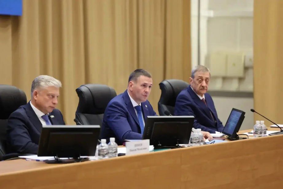 Губернатор Хабаровского края Дмитрий Демешин объявил о реформировании органов исполнительной власти и сокращении численности чиновников на 15 %. До 29 октября все министерства и ведомства должны представить обновлённые...