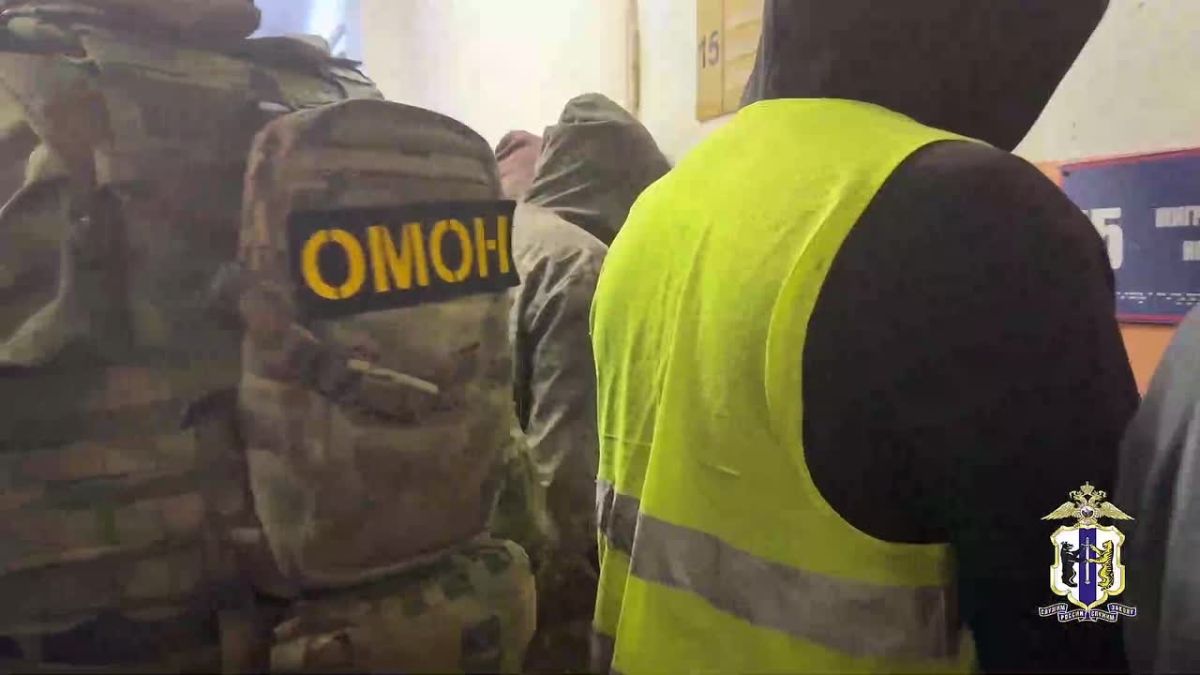 В городе Юности сотрудники полиции провели рейдовые осмотры и выявили факты нарушений миграционного законодательства Полиция при поддержке ФСБ и ОМОНа проверила 82 объекта (стройки, жилье, торговые точки). Выявлено 28...
