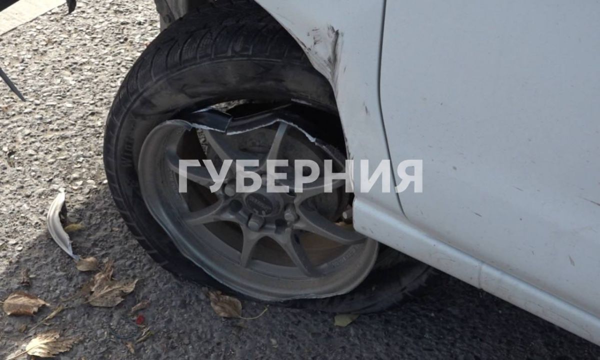 Лопнуло колесо: легковушка перевернулась в ДТП в Хабаровске Лопнуло колесо: легковушка перевернулась в ДТП в Хабаровске