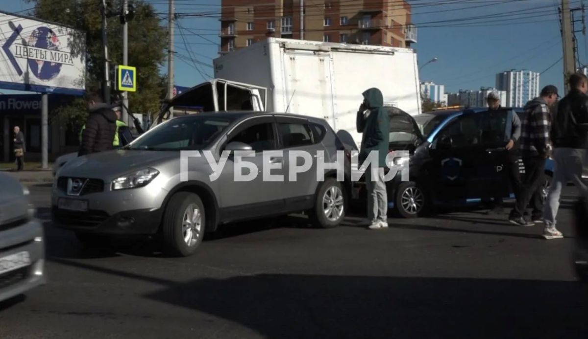 Массовое ДТП в Хабаровске – в аварию попали сразу пять машин Массовое ДТП в Хабаровске – в аварию попали сразу пять машин