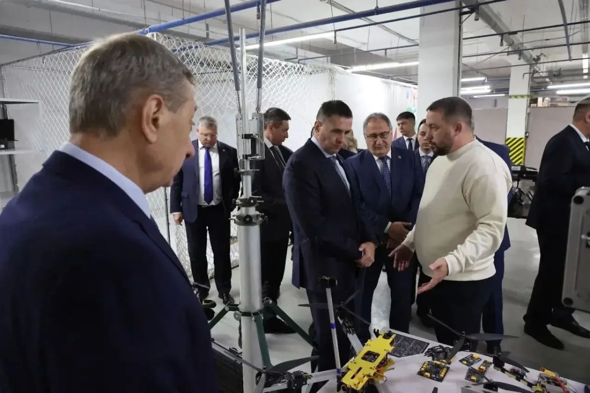 Дмитрий Демешин: Развитие беспилотной авиации для нашего региона с его огромной территорией и сложной транспортной доступностью — это реальный способ сделать жизнь людей комфортнее и безопаснее Дмитрий Демешин: Развитие беспилотной авиации для нашего региона с его огромной территорией и сложной транспортной доступностью — это реальный способ сделать жизнь людей комфортнее и безопаснее