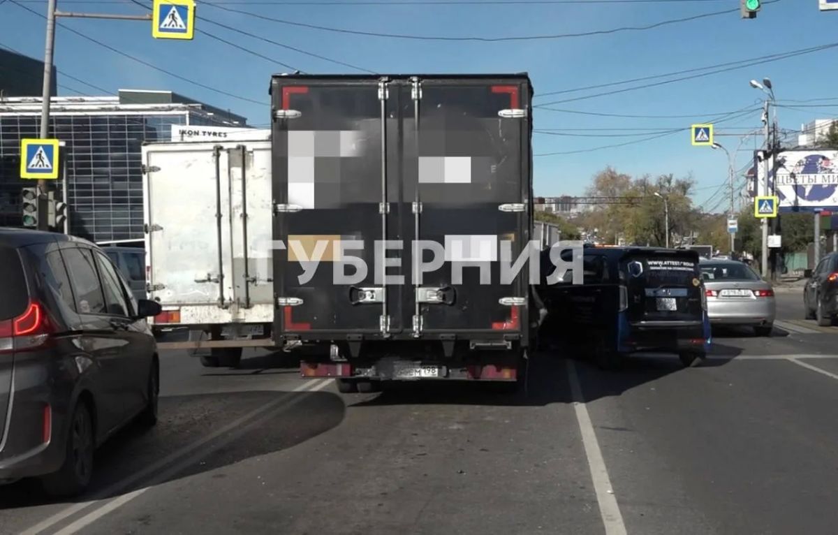 Массовое ДТП в Хабаровске – в аварию попали сразу пять машин Массовое ДТП в Хабаровске – в аварию попали сразу пять машин