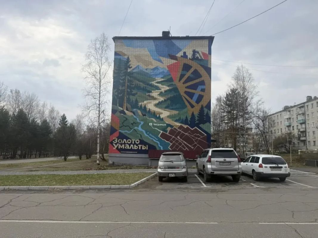 Новый мурал в Чегдомыне выполнили в тематике «Золота Умальты»