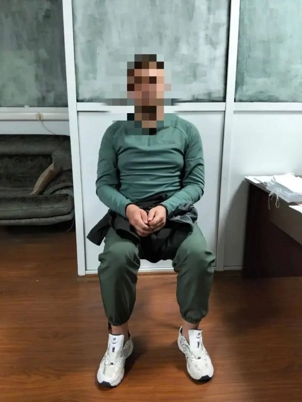 Приморец за $100 в день помогал мошенникам обманывать россиян и пугать терактами