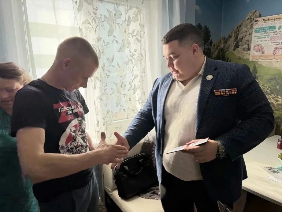 Решение проблем здесь и сейчас: межведомственная комиссия оказала помощь участникам СВО и членам их семей в Вяземском округе Решение проблем здесь и сейчас: межведомственная комиссия оказала помощь участникам СВО и членам их семей в Вяземском округе