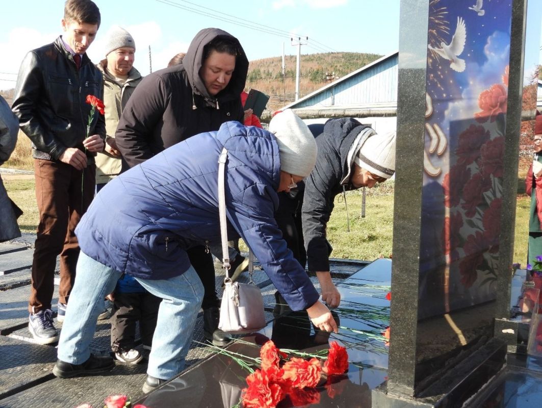 Памятный знак землякам-участникам ВОВ торжественно открыли в поселке Пуир Памятный знак землякам-участникам ВОВ торжественно открыли в поселке Пуир