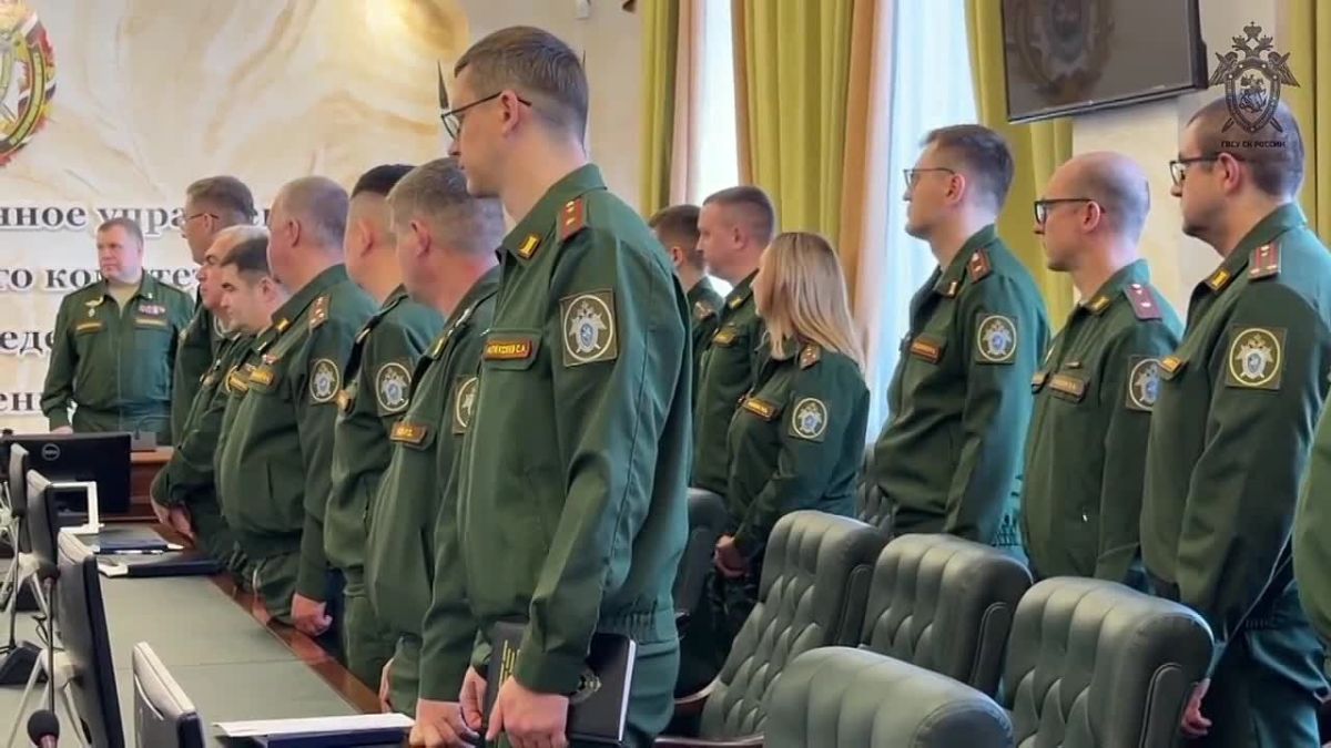 В Хабаровске руководитель ВСУ СК России по ВВО поздравил подчиненных офицеров с Днем образования службы криминалистики