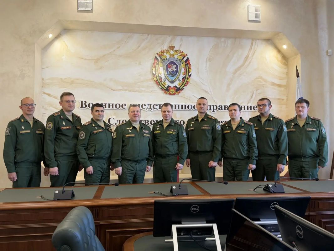 В Хабаровске руководитель ВСУ СК России по ВВО поздравил подчиненных офицеров с Днем образования службы криминалистики В Хабаровске руководитель ВСУ СК России по ВВО поздравил подчиненных офицеров с Днем образования службы криминалистики