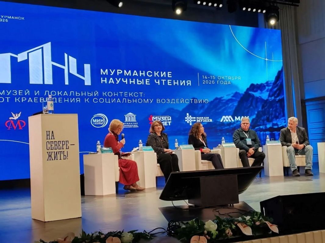 Спектакль «Слышу Дальнего Вблизи» показали жителям Мурманска Спектакль «Слышу Дальнего Вблизи» показали жителям Мурманска