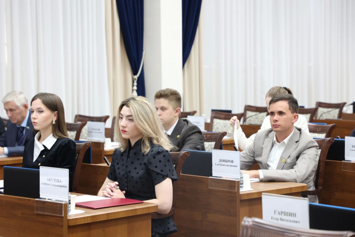 Дорогу молодым: в краевом парламенте проходит Собрание Молодежной общественной палаты Дорогу молодым: в краевом парламенте проходит Собрание Молодежной общественной палаты