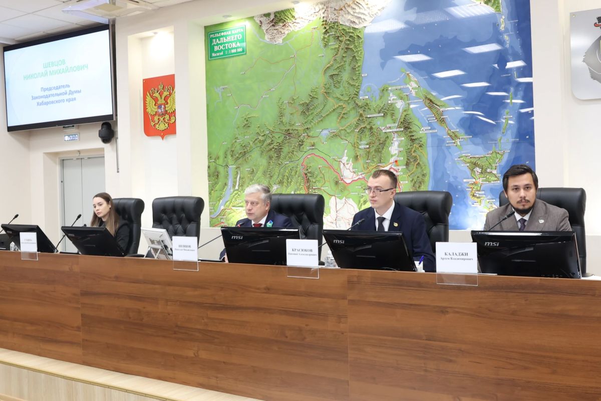 Дорогу молодым: в краевом парламенте проходит Собрание Молодежной общественной палаты