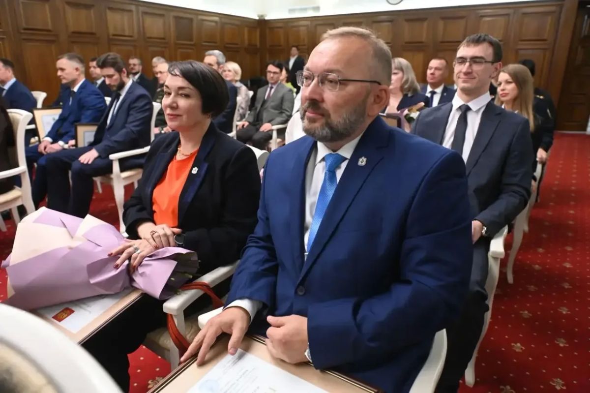 Дмитрий Демешин: За 20 лет работы аппарат уполномоченного по правам человека в Хабаровском крае рассмотрел более 54 тысяч обращений жителей. За каждым из них — человеческая судьба, надежда на помощь и восстановление... Дмитрий Демешин: За 20 лет работы аппарат уполномоченного по правам человека в Хабаровском крае рассмотрел более 54 тысяч обращений жителей. За каждым из них — человеческая судьба, надежда на помощь и восстановление...