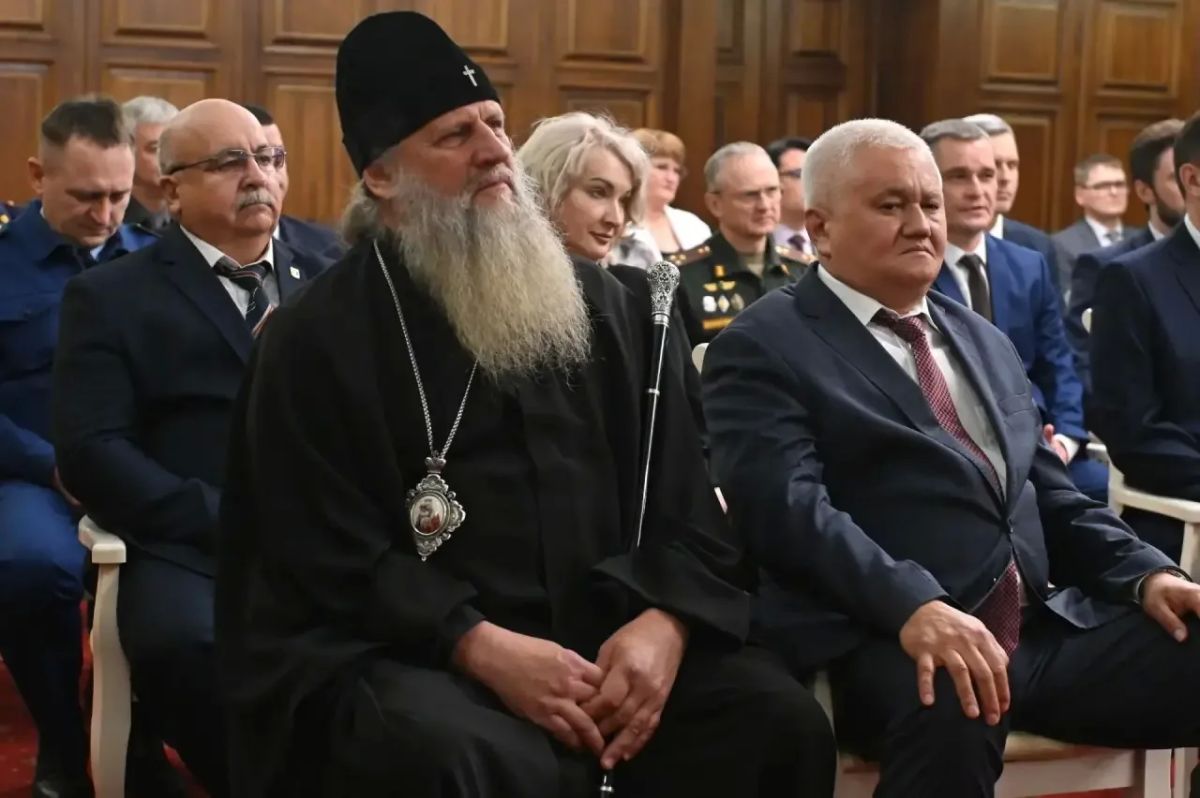 Дмитрий Демешин: За 20 лет работы аппарат уполномоченного по правам человека в Хабаровском крае рассмотрел более 54 тысяч обращений жителей. За каждым из них — человеческая судьба, надежда на помощь и восстановление... Дмитрий Демешин: За 20 лет работы аппарат уполномоченного по правам человека в Хабаровском крае рассмотрел более 54 тысяч обращений жителей. За каждым из них — человеческая судьба, надежда на помощь и восстановление...