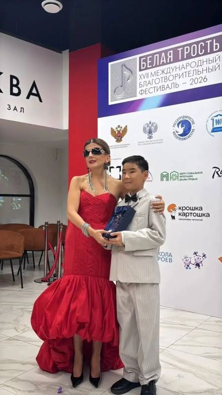 «Стоять на одной сцене со звёздами — это моя мечта!» «Стоять на одной сцене со звёздами — это моя мечта!»