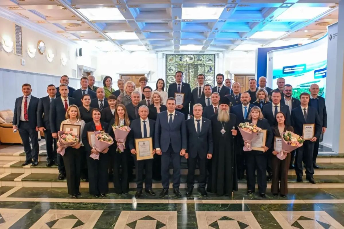 Дмитрий Демешин: За 20 лет работы аппарат уполномоченного по правам человека в Хабаровском крае рассмотрел более 54 тысяч обращений жителей. За каждым из них — человеческая судьба, надежда на помощь и восстановление... Дмитрий Демешин: За 20 лет работы аппарат уполномоченного по правам человека в Хабаровском крае рассмотрел более 54 тысяч обращений жителей. За каждым из них — человеческая судьба, надежда на помощь и восстановление...
