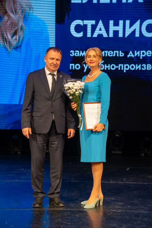 Уважаемые коллеги! Дорогие ветераны педагогического труда, сотрудники и студенты медицинского колледжа! Уважаемые коллеги! Дорогие ветераны педагогического труда, сотрудники и студенты медицинского колледжа!