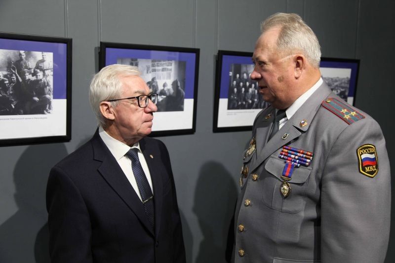 Начальник УМВД России по Хабаровскому краю открыл экспозицию, посвященную истории органов внутренних дел региона, в Хабаровском краевом музее имени Н.И. Гродекова Начальник УМВД России по Хабаровскому краю открыл экспозицию, посвященную истории органов внутренних дел региона, в Хабаровском краевом музее имени Н.И. Гродекова