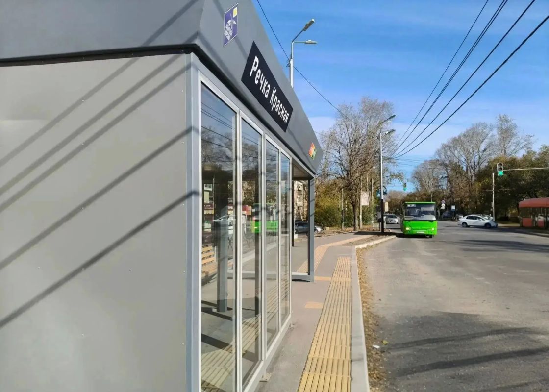 Новые автобусные остановки появляются в разных районах Хабаровска