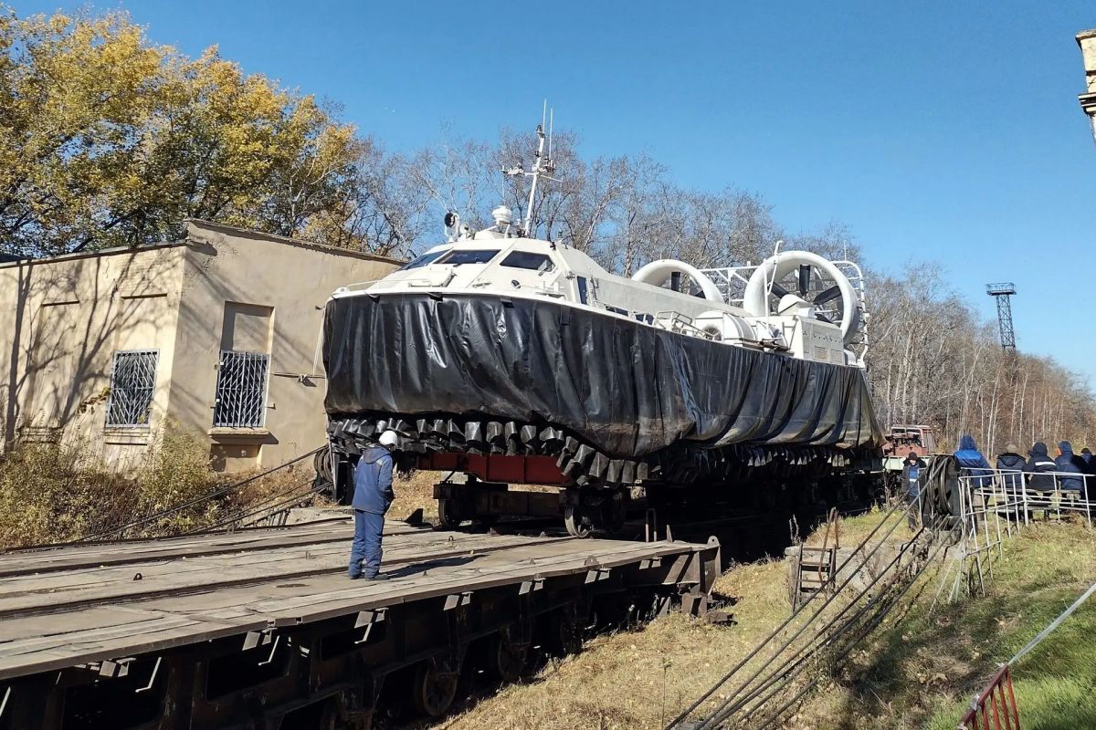 На ХСЗ спустили на воду пассажирское судно на воздушной подушке На ХСЗ спустили на воду пассажирское судно на воздушной подушке