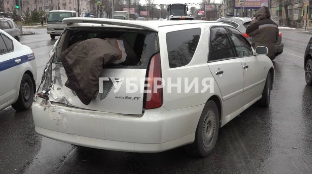 «Дорога виновата, а не я»: сразу три авто попали в ДТП в Хабаровске «Дорога виновата, а не я»: сразу три авто попали в ДТП в Хабаровске